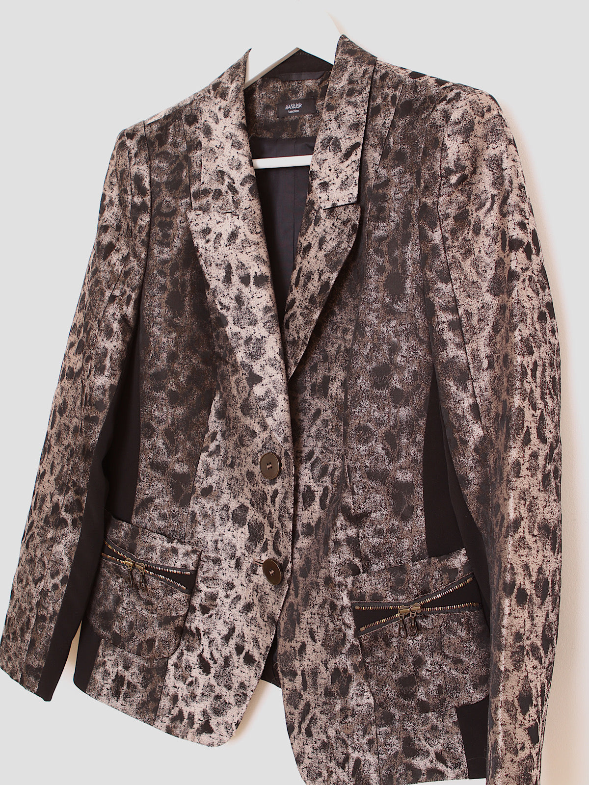 Y2K animal print blazer shirt length zip pockets details