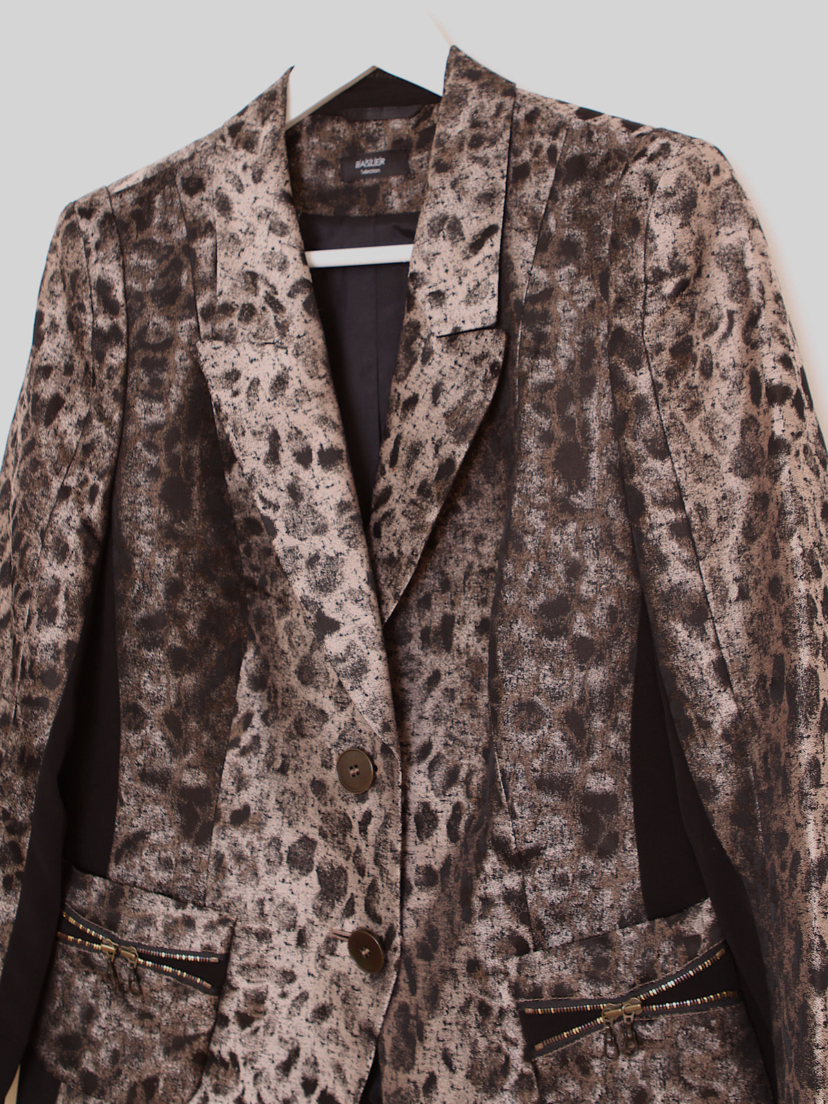 Y2K animal print blazer shirt length zip pockets details