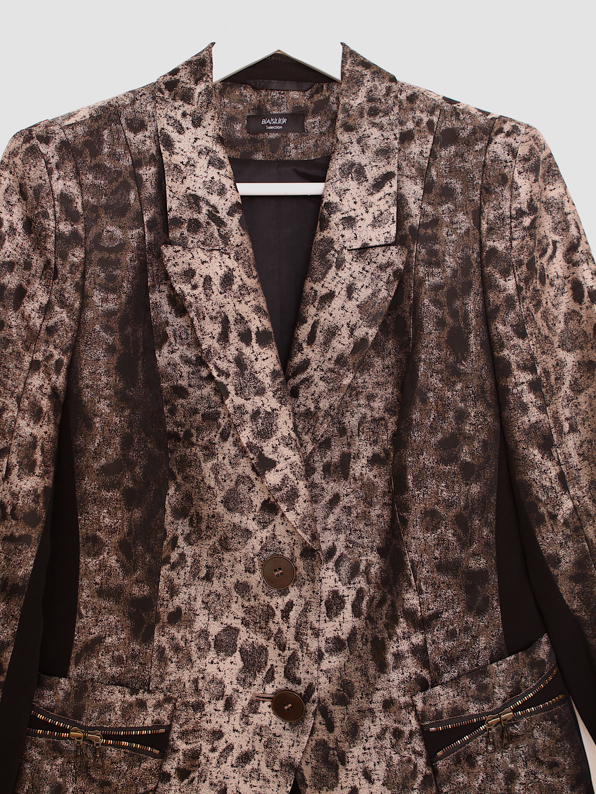 Y2K animal print blazer shirt length zip pockets details