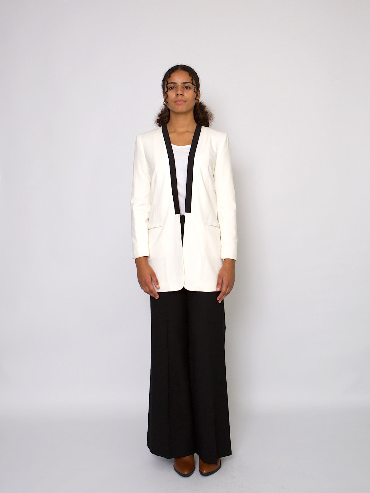 90s vintage smart black & white blazer by BCBG Maxazria